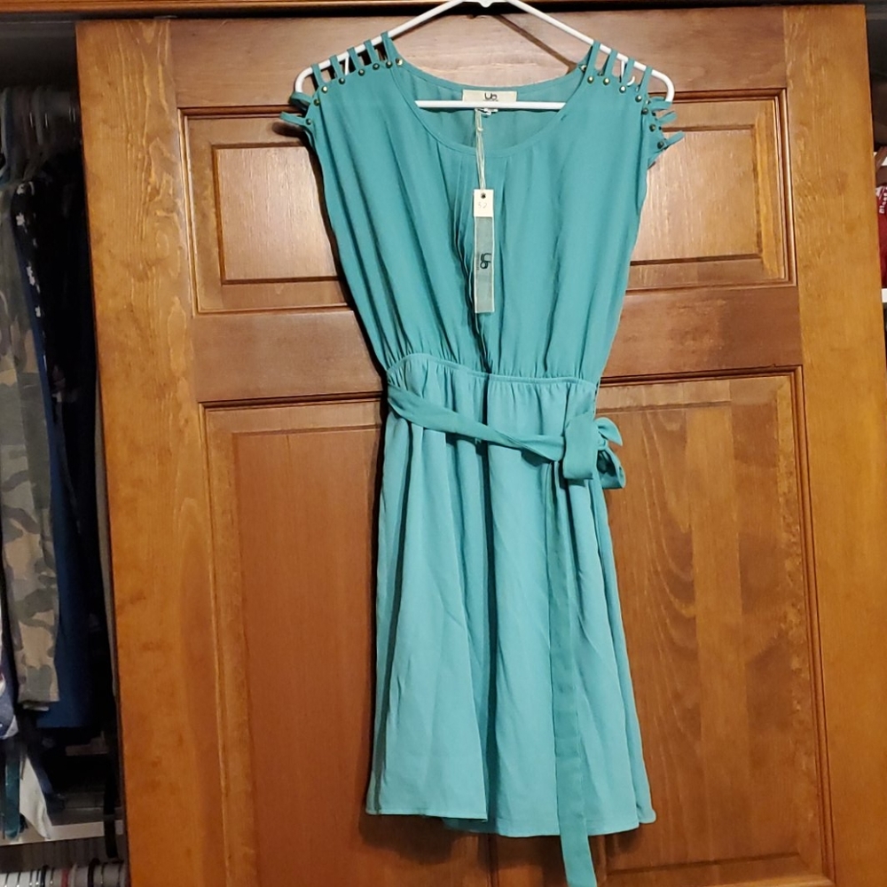 Dress - Picture 3 of 4